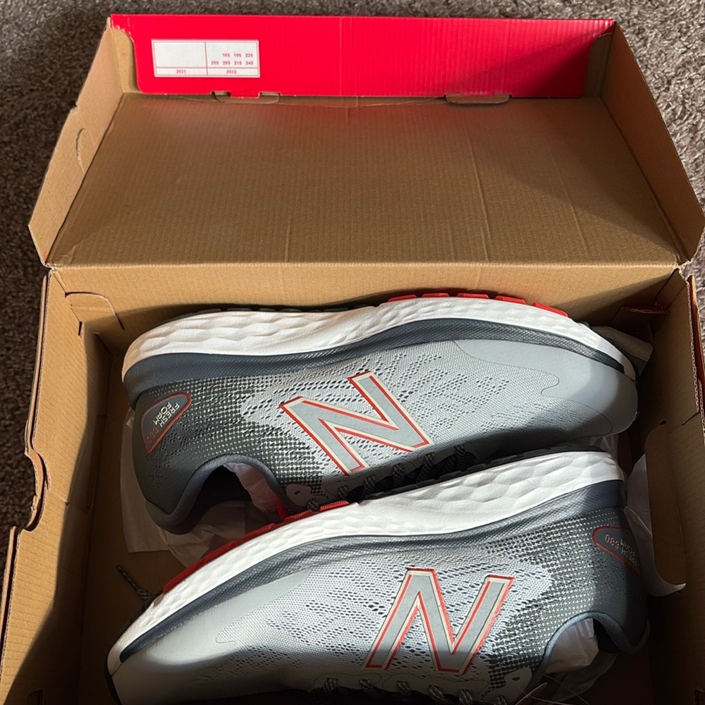 Flash Sale 🚨New Balance Men's Fresh Foam 680 V7 Running Shoe, size 10.5 extra W